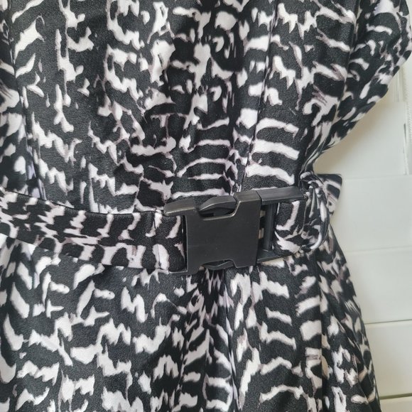 Curves Black Animal Print Belted Swimsuit w/adjustable strap (Never Worn) - Picture 5 of 7